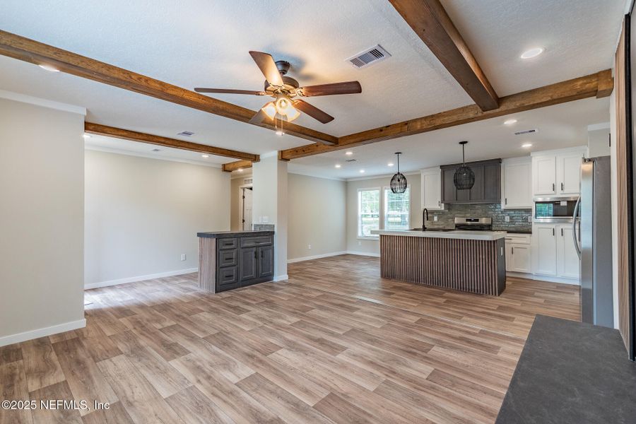 Spacious, unfurnished interior of a new home in , Callahan (Image 17).