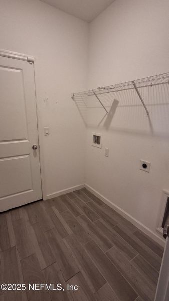 Spacious, unfurnished interior of a new home in , Jacksonville (Image 12).