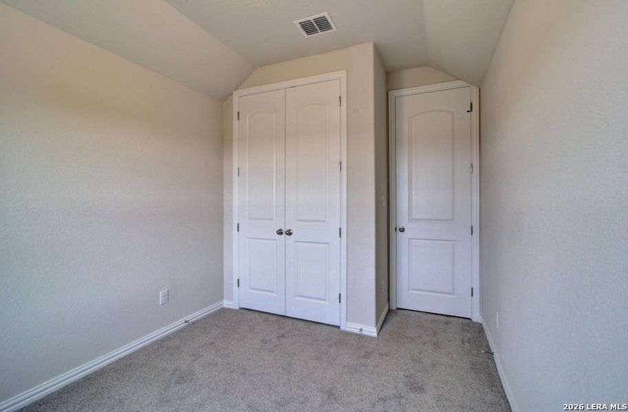 Spacious, unfurnished interior of a new home in Stream Waters, Seguin (Image 14).