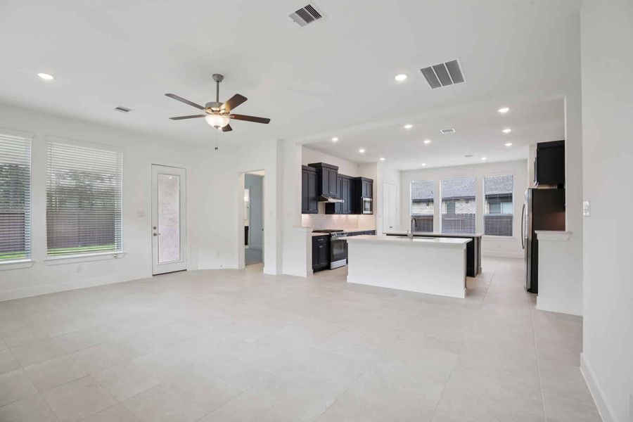 Spacious, unfurnished interior of a new home in The Trails, New Caney (Image 32).