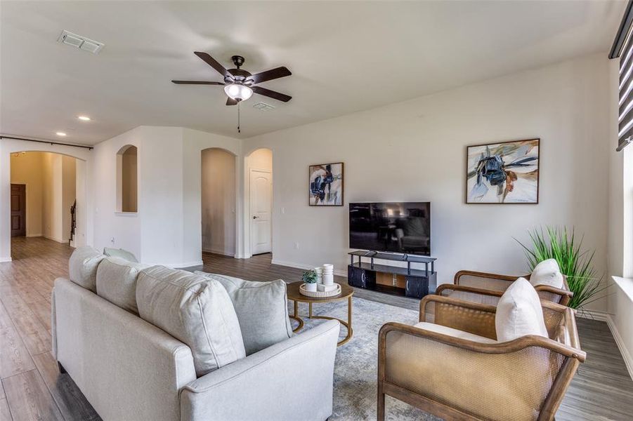 Living room and workstation, great for working from home Living room and workstation, great for working from home