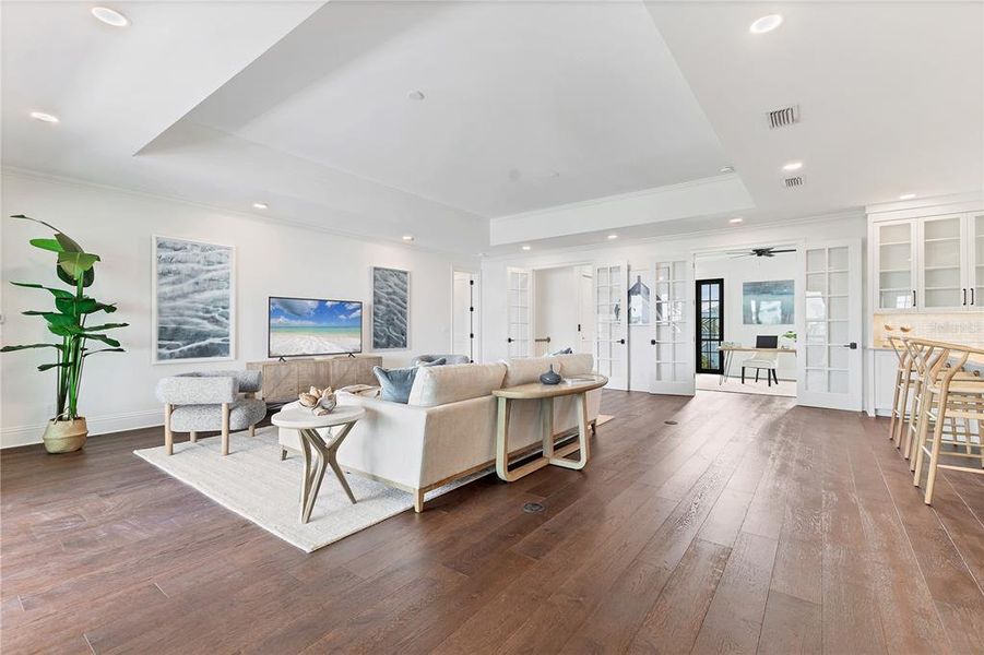 Furnished interior view inside a new home in , Boca Grande (Image 9).