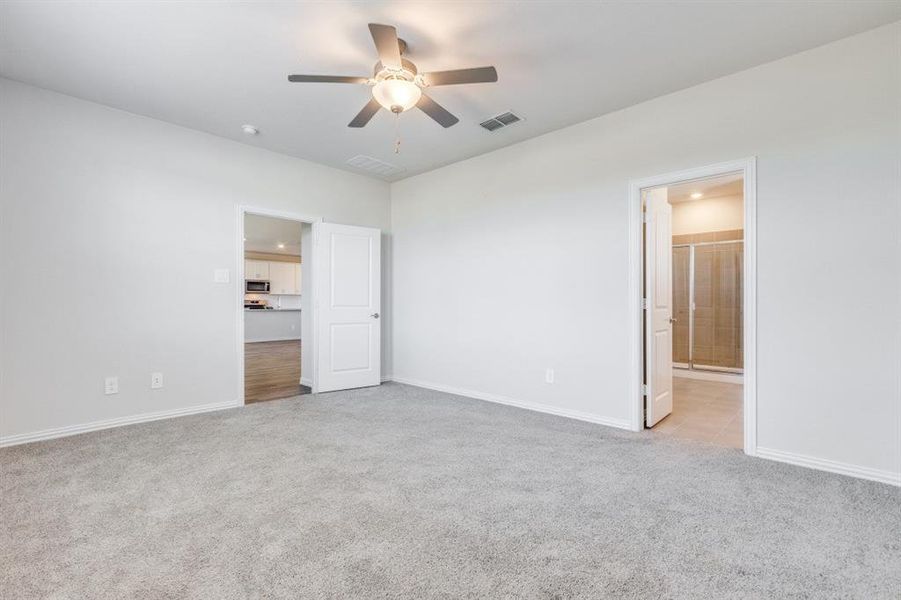 Spacious, unfurnished interior of a new home in Southridge - Premier Series, McKinney (Image 13).