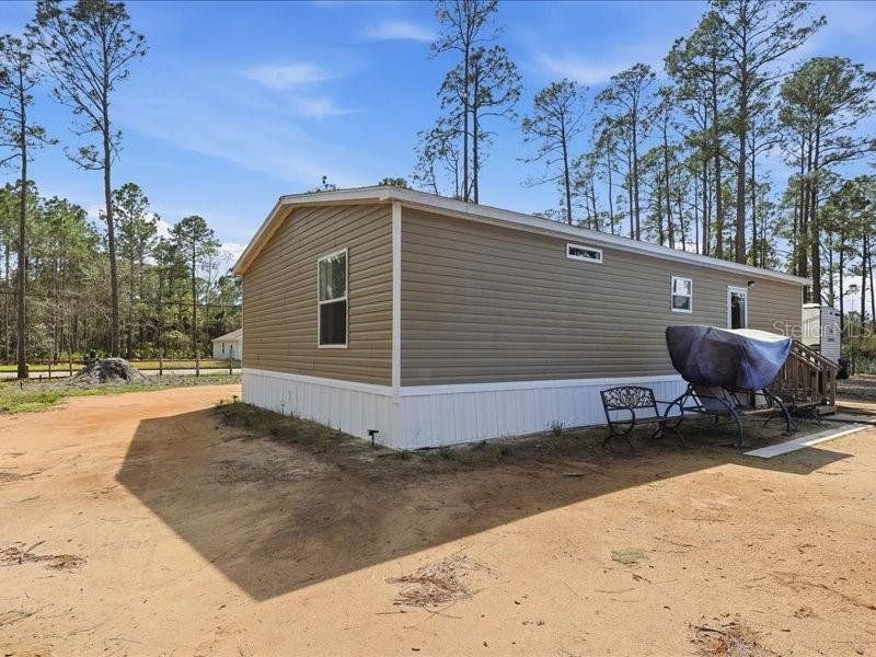 Exterior details and patio area of a home in , Bunnell (Image 20).