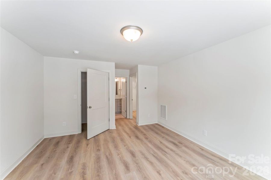 Upstairs guest suite Upstairs guest suite