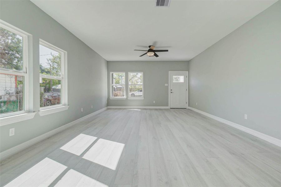 Spacious, unfurnished interior of a new home in , Houston (Image 34).