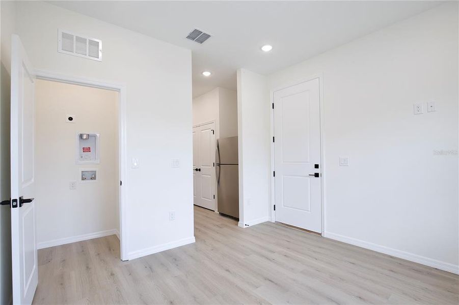 Spacious, unfurnished interior of a new home in , Groveland (Image 34).