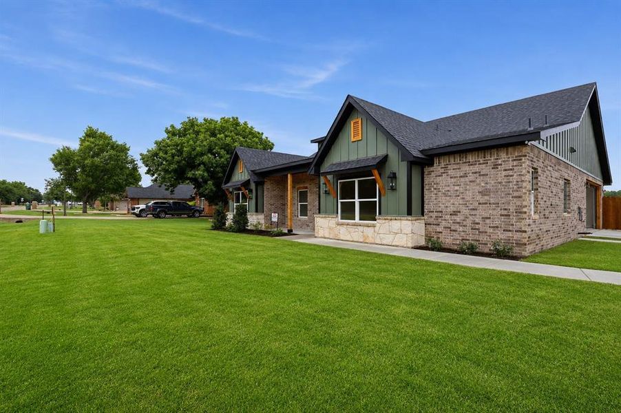 Exterior details and patio area of a home in , Granbury (Image 25).