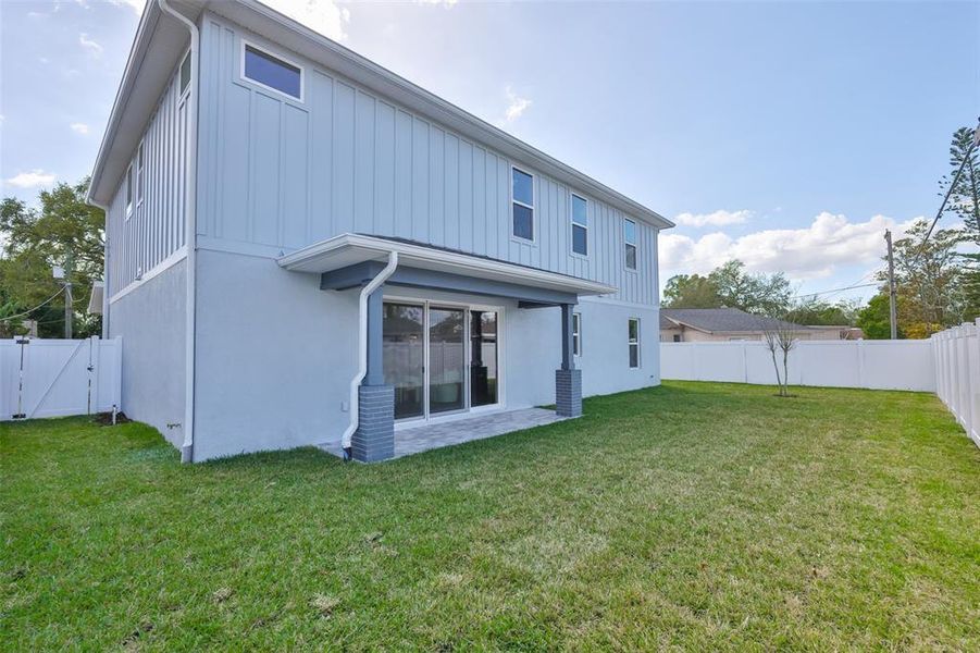 Exterior details and patio area of a home in , Tampa (Image 4).