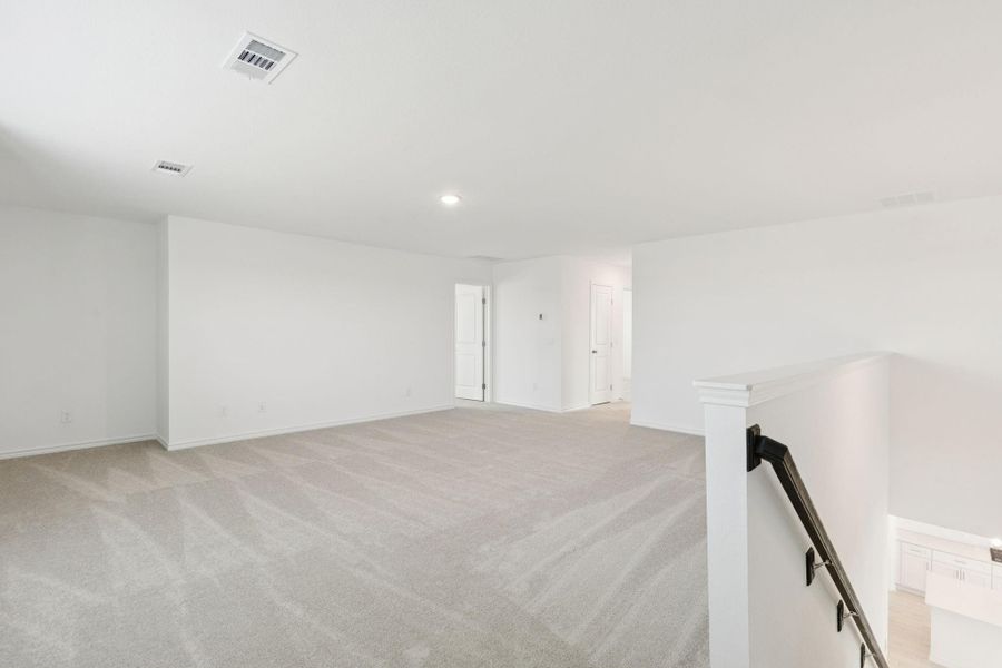 Spacious, unfurnished interior of a new home in River Ranch, Dayton (Image 32).