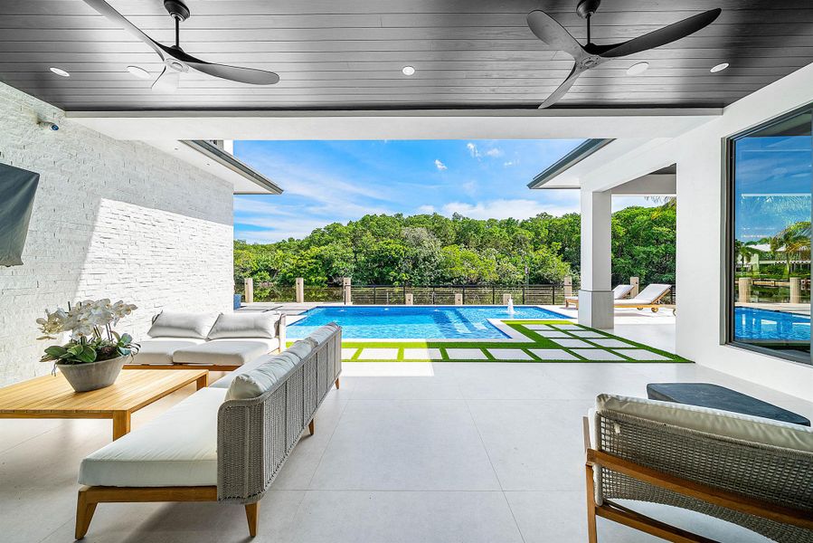 Spacious, unfurnished interior of a new home in , Boca Raton (Image 34).