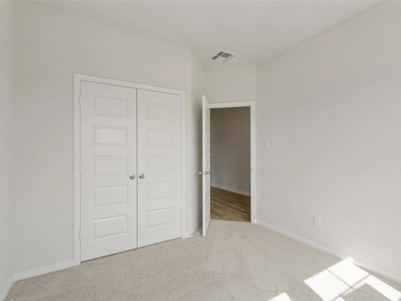 Spacious, unfurnished interior of a new home in River Ranch Meadows, Dayton (Image 25).