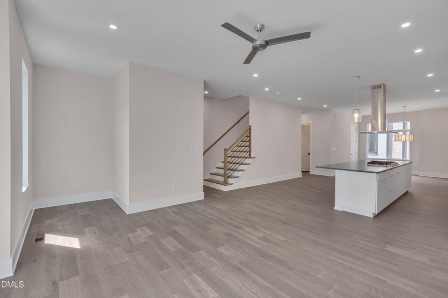 082-Terraces April -82 082-Terraces April -82