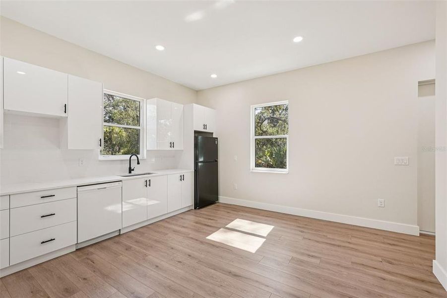 Spacious, unfurnished interior of a new home in , Port Charlotte (Image 28).