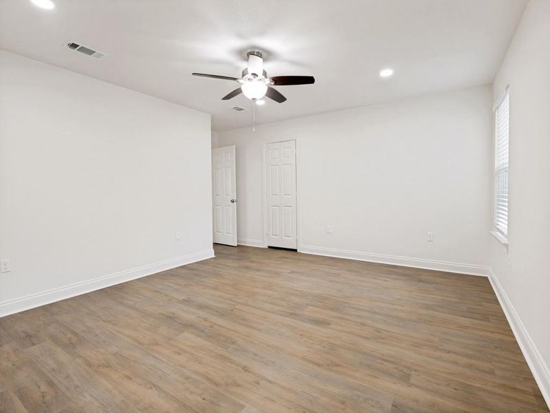 Spacious, unfurnished interior of a new home in , Dallas (Image 16).