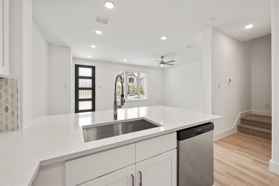 A dream kitchen with a view!