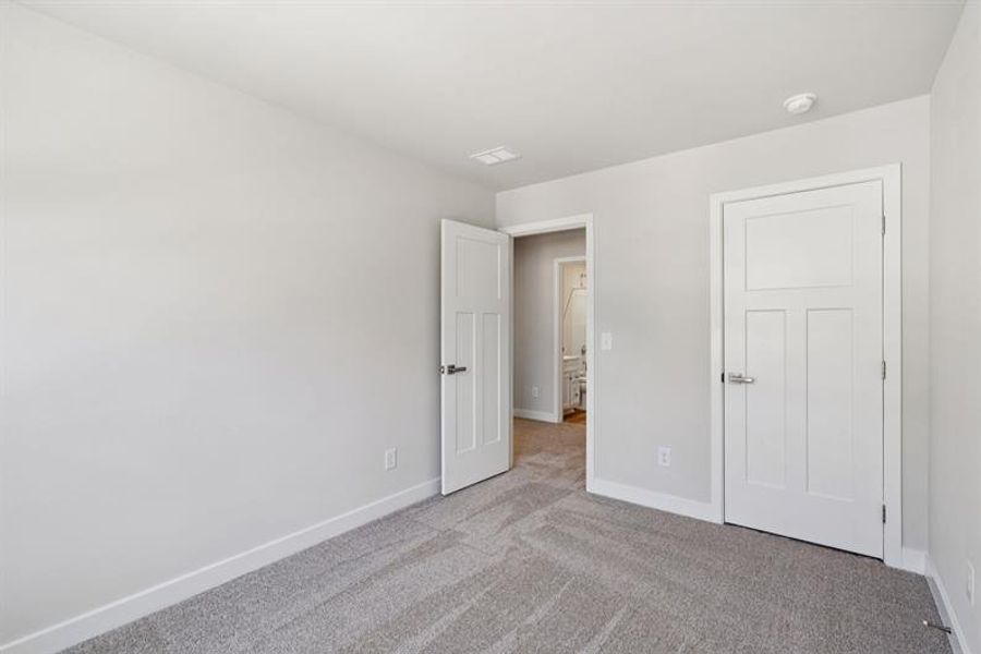 Spacious, unfurnished interior of a new home in Crescent Cove, Summerville (Image 27).