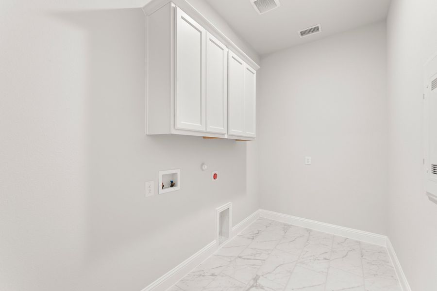 Spacious, unfurnished interior of a new home in Nelson Lake Estates, Rockwall (Image 25). Spacious, unfurnished interior of a new home in Nelson Lake Estates, Rockwall (Image 25).