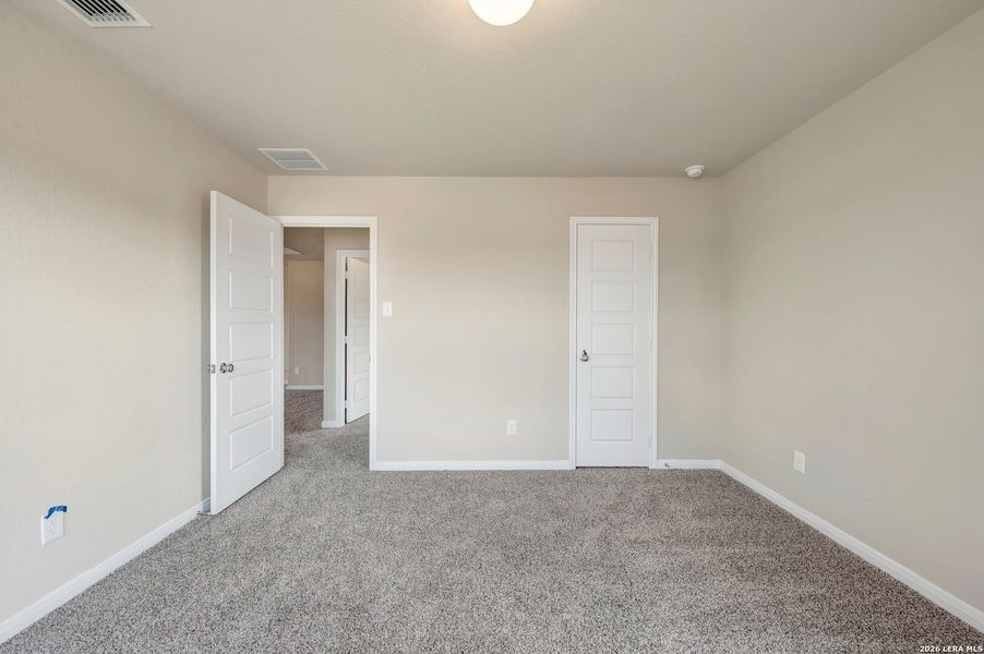 Spacious, unfurnished interior of a new home in Agave, San Antonio (Image 30).