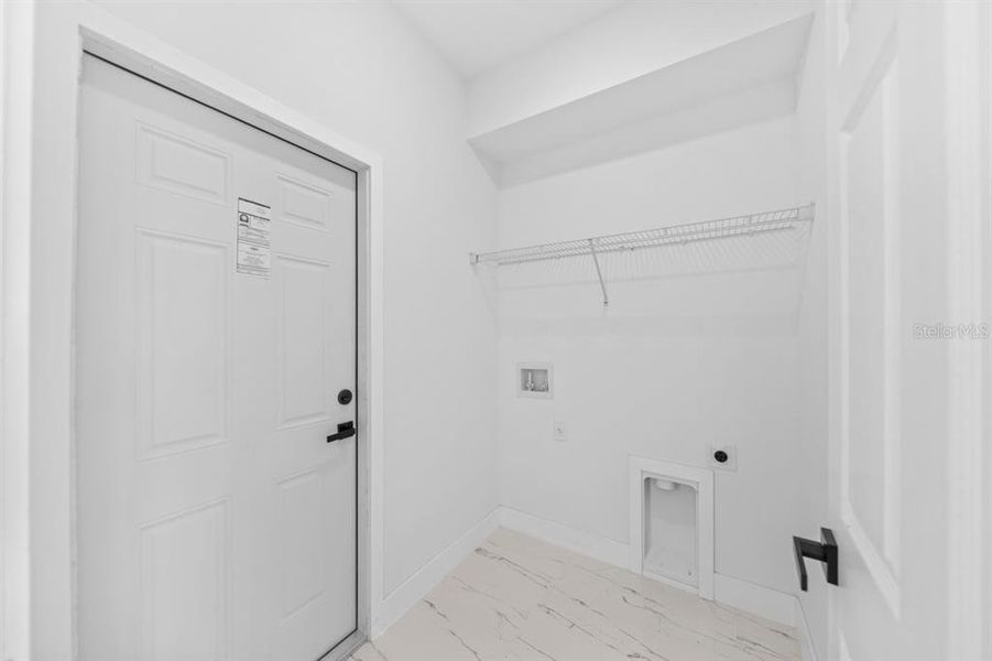 Spacious, unfurnished interior of a new home in , Lehigh Acres (Image 18).