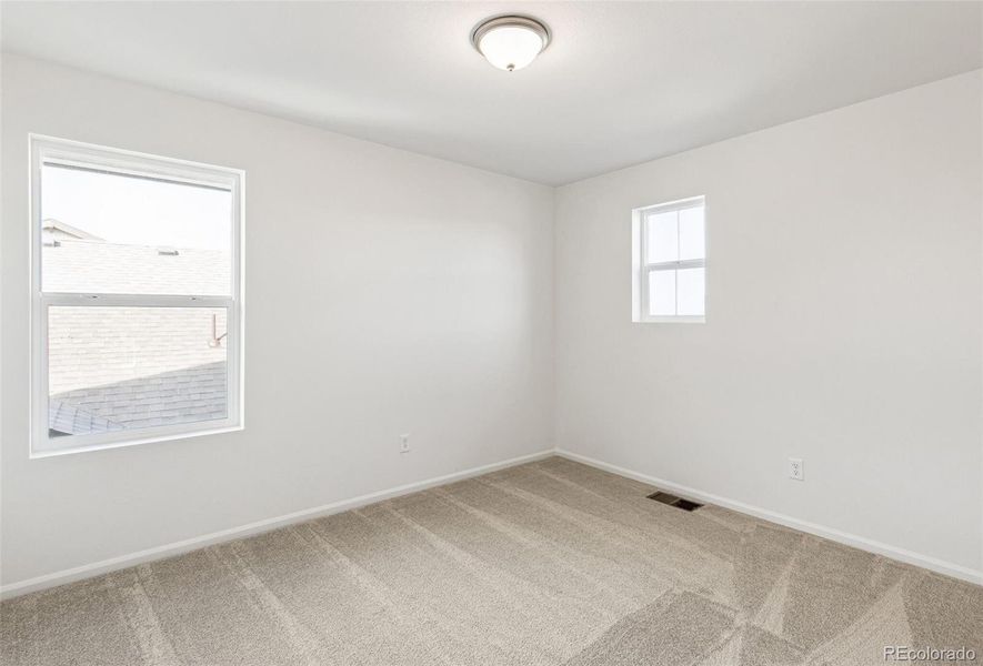 Spacious, unfurnished interior of a new home in Turnberry, Commerce City (Image 18).