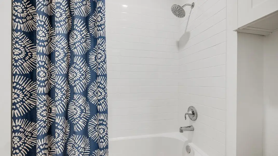 Pic EI Bath2 Bath Tub Tile Surround F1 020226 Pic EI Bath2 Bath Tub Tile Surround F1 020226