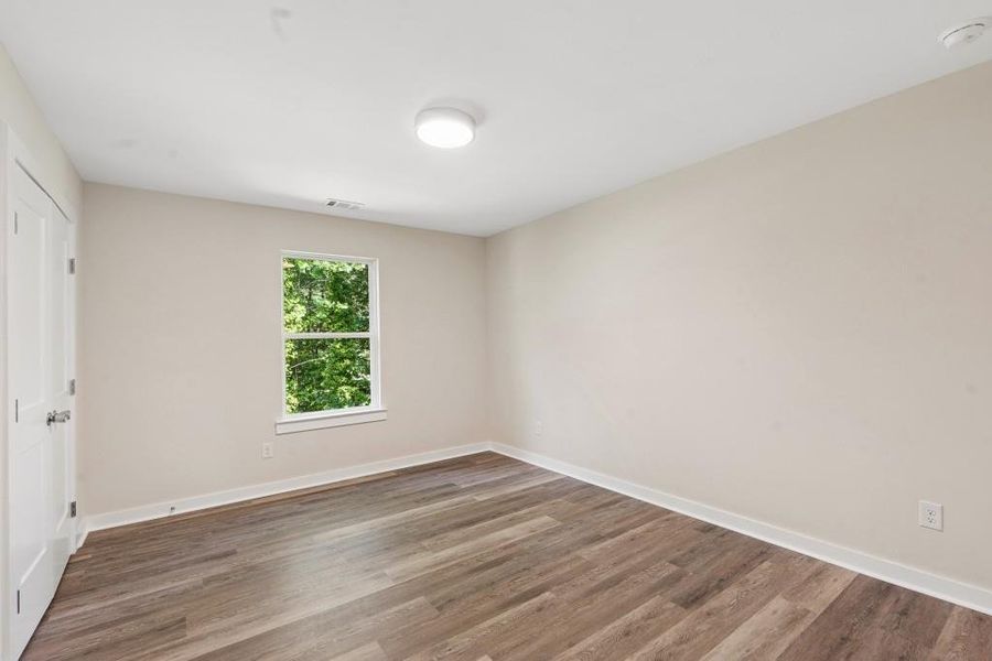Spacious, unfurnished interior of a new home in , Gainesville (Image 28).