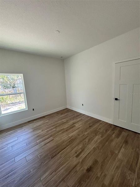 Spacious, unfurnished interior of a new home in , Oviedo (Image 4).