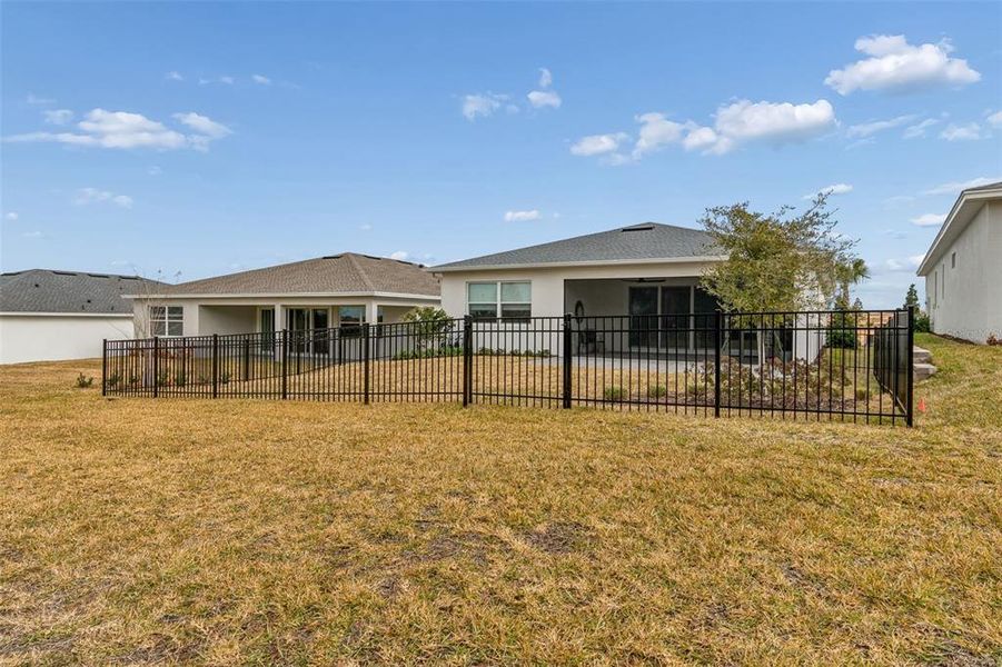 Exterior details and patio area of a home in , Tavares (Image 30).