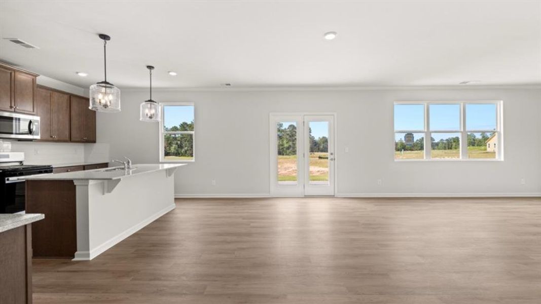 Spacious, unfurnished interior of a new home in Fairway 17 at Mirror Lake, Villa Rica (Image 16).