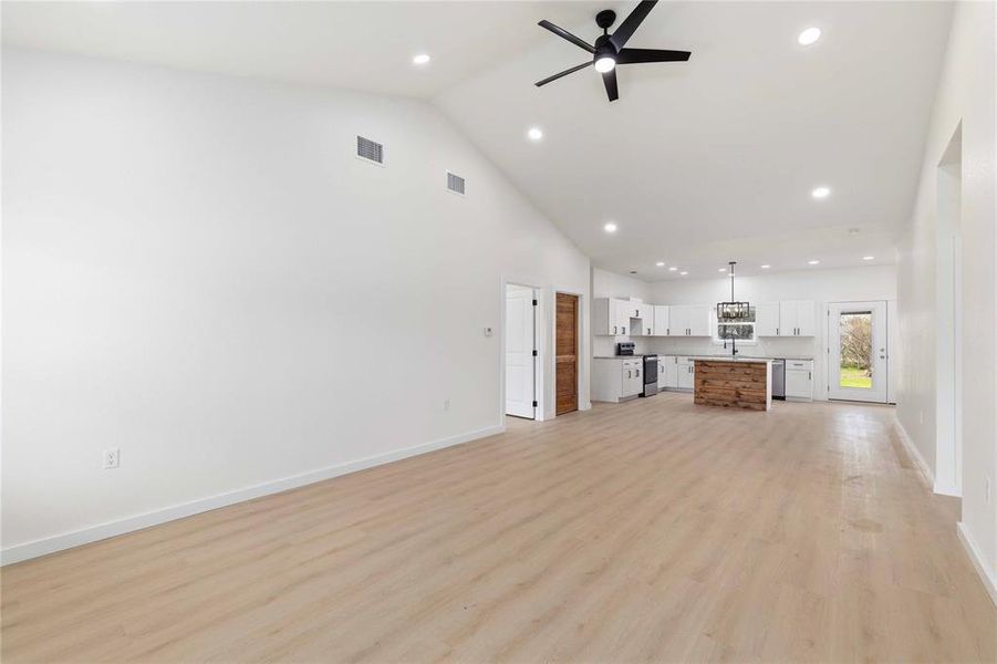 Spacious, unfurnished interior of a new home in , Brownwood (Image 9).