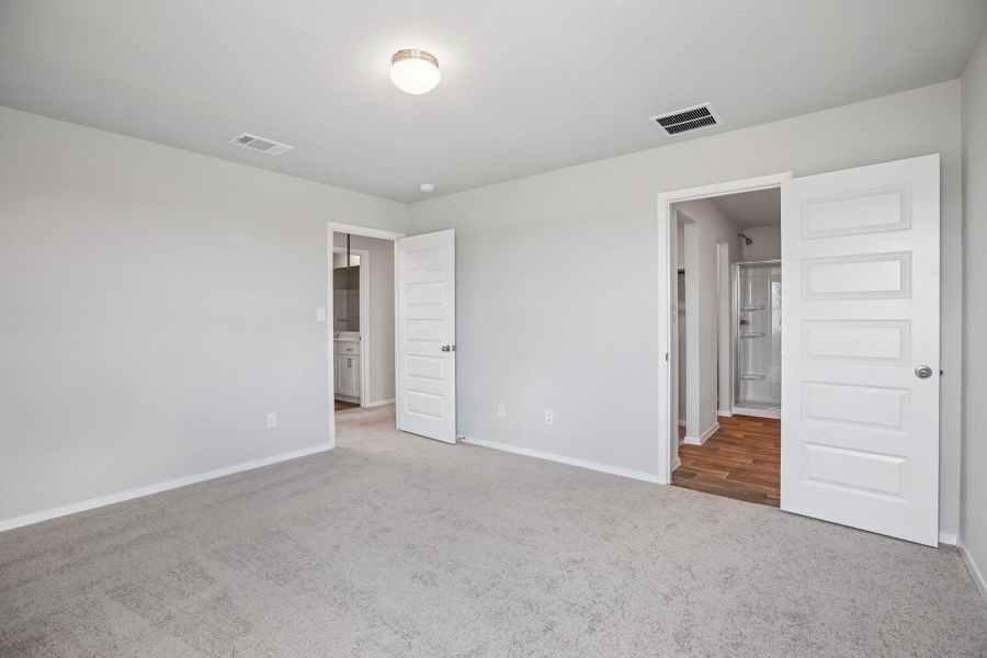 Spacious, unfurnished interior of a new home in Harvest Ridge, Elgin (Image 18).