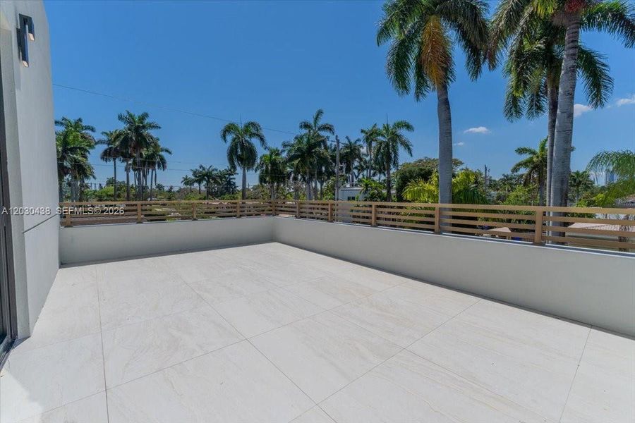 Exterior details and patio area of a home in , Hollywood (Image 39).