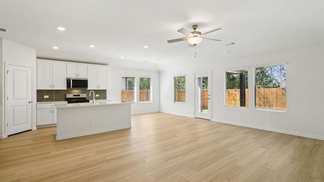 Photo is not of the actual home, but is an inspirational photo of builder’s model home and may depict options, furnishings, and/or decorator features that are not included. Photo is not of the actual home, but is an inspirational photo of builder’s model home and may depict options, furnishings, and/or decorator features that are not included.