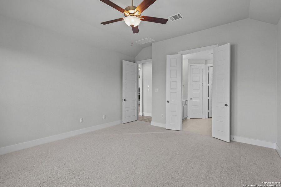 Spacious, unfurnished interior of a new home in Veramendi, New Braunfels (Image 25).