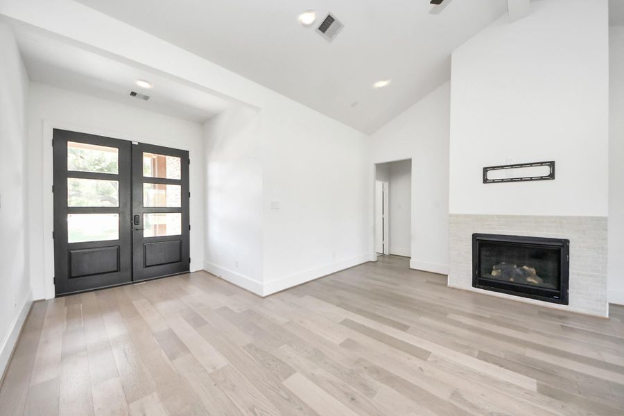 Spacious, unfurnished interior of a new home in , Alvin (Image 34). Spacious, unfurnished interior of a new home in , Alvin (Image 34).