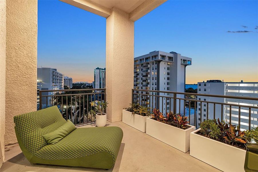 Condo located in Sarasota, FL showcasing its design and architecture (Image 4). Condo located in Sarasota, FL showcasing its design and architecture (Image 4).