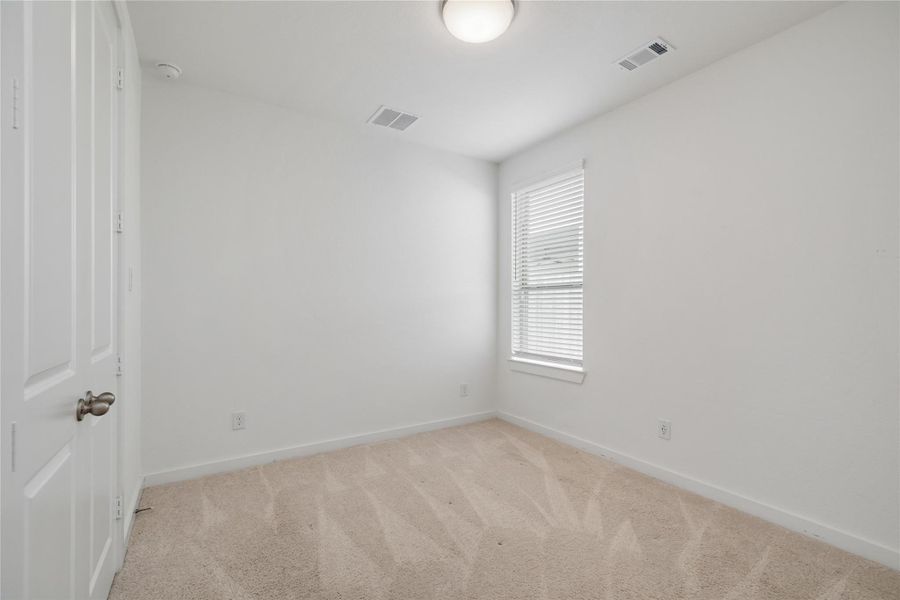 Spacious, unfurnished interior of a new home in Riceland, Mont Belvieu (Image 24).