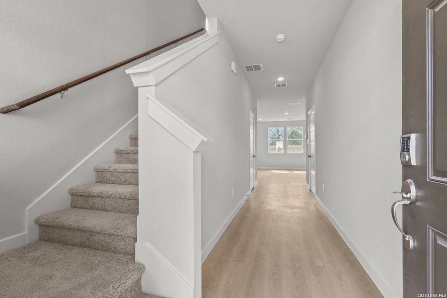 Spacious, unfurnished interior of a new home in Senna, Leon Valley (Image 29).