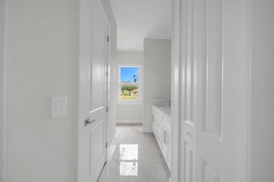 Spacious, unfurnished interior of a new home in , Lehigh Acres (Image 16).