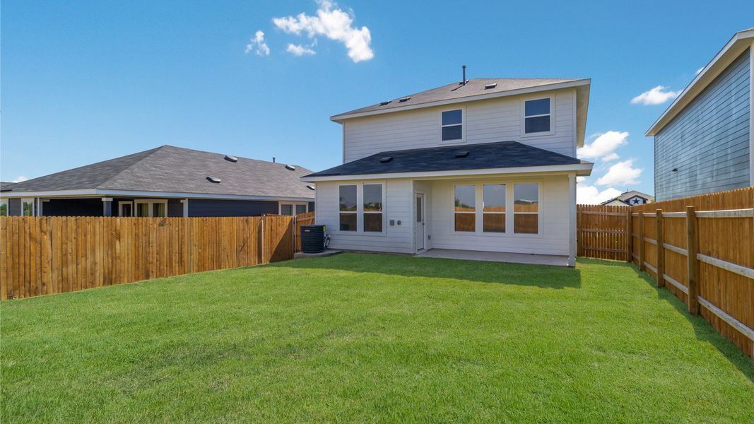 Representative exterior details of a home built from the The Ivory by D.R. Horton in Marigold, Kyle (Image 4).