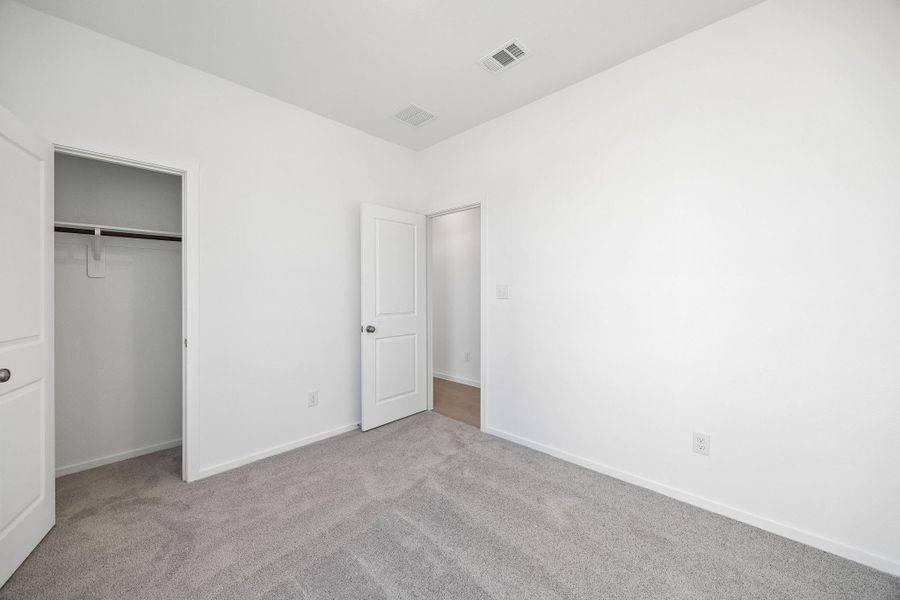 Spacious, unfurnished interior of a new home in Montgomery Bend, Montgomery (Image 9).