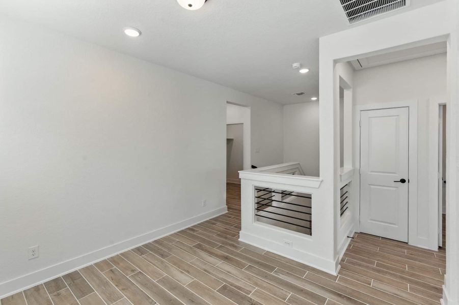 Spacious, unfurnished interior of a new home in Rose Hill, San Antonio (Image 22).