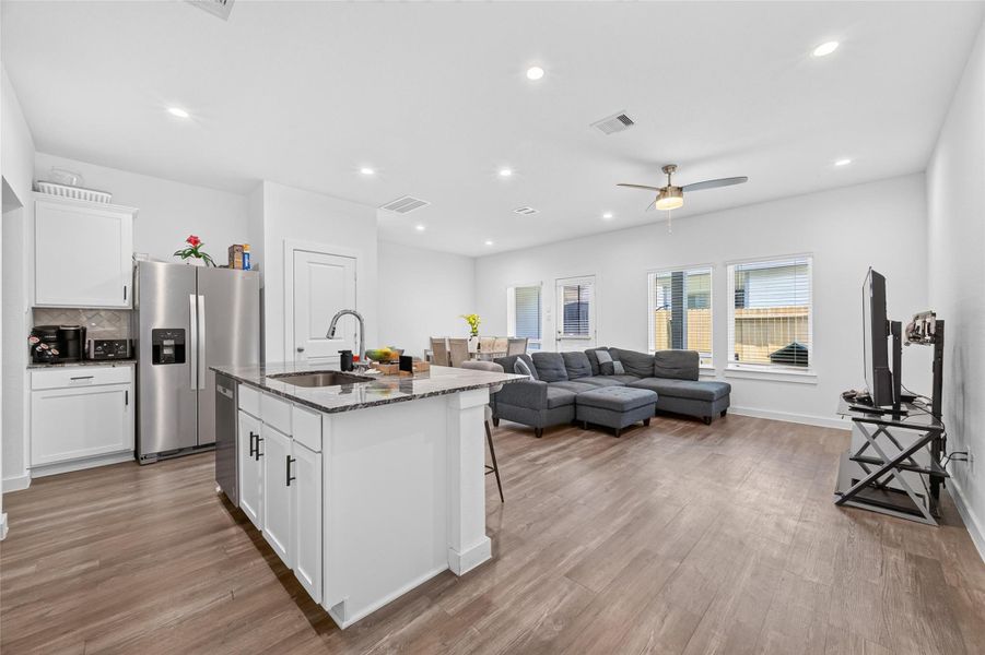 Furnished interior view inside a new home in Antigua, Houston (Image 6).
