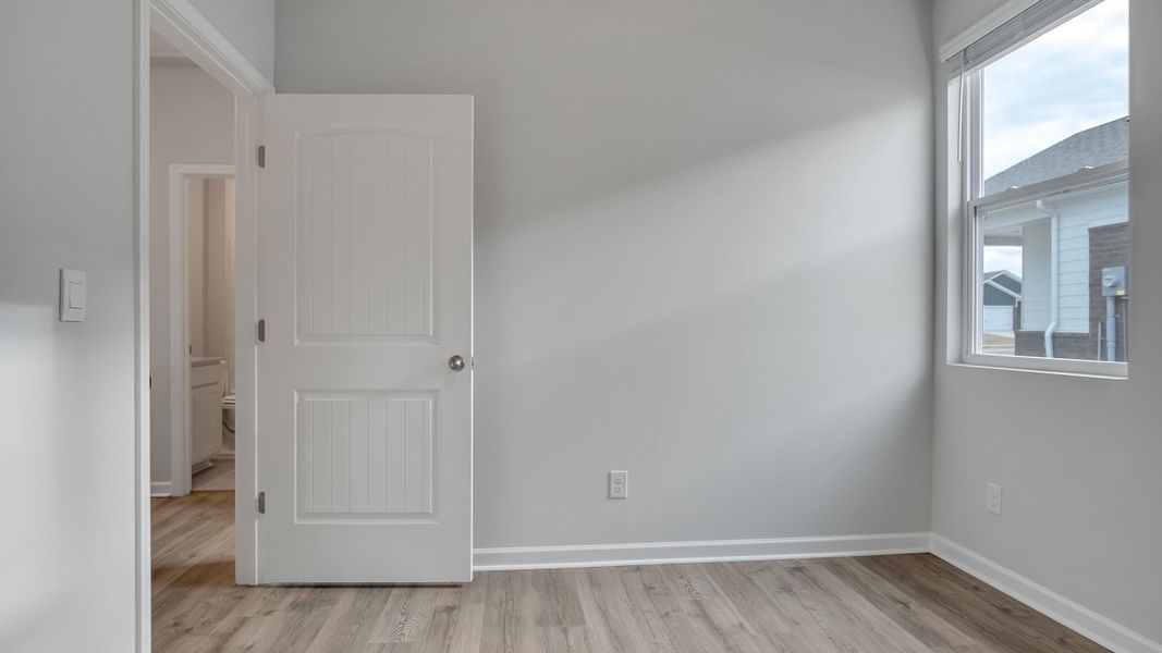 Spacious, unfurnished interior of a new home in River Landing, Murfreesboro (Image 21).