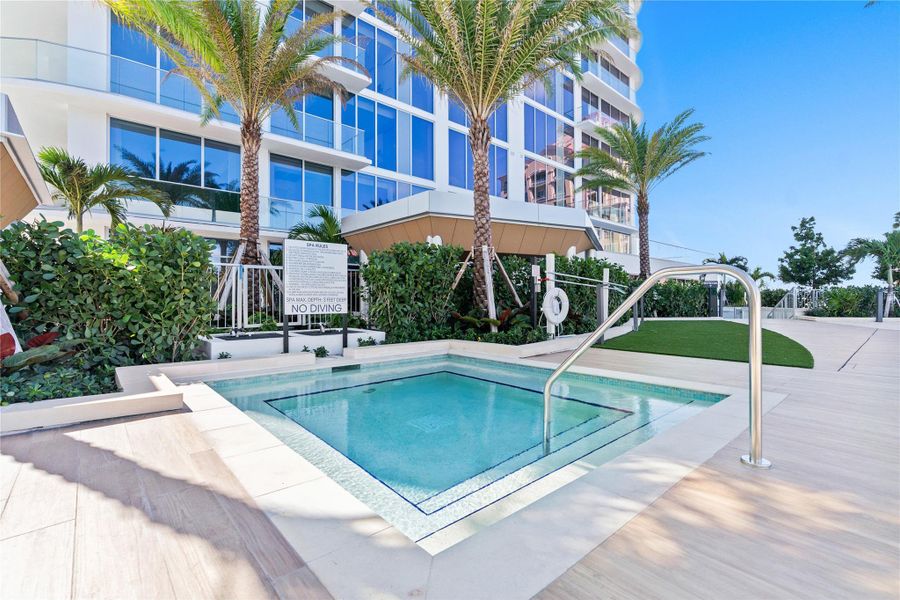 Condo located in Fort Lauderdale, FL showcasing its design and architecture (Image 33).