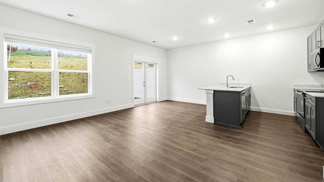 Spacious, unfurnished interior of a new home in The Arbor Townhomes, Kingsport (Image 11).