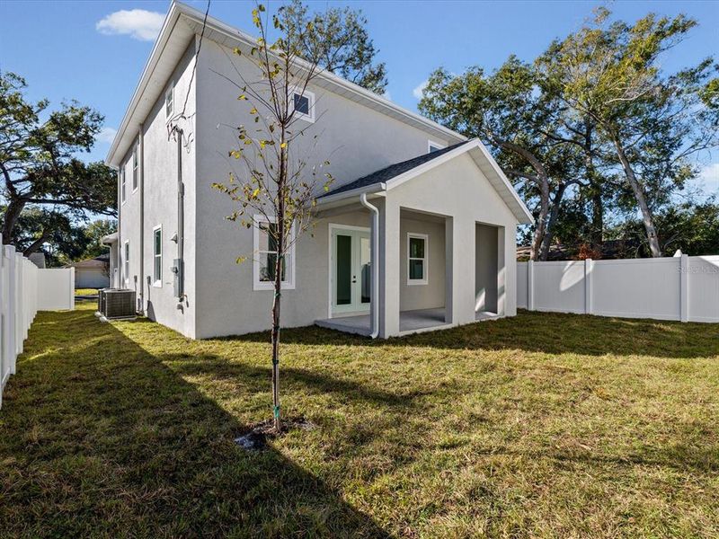 Exterior details and patio area of a home in , St. Petersburg (Image 40).
