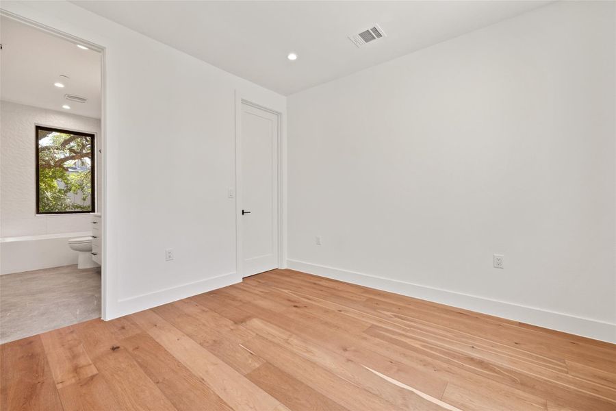 Spacious, unfurnished interior of a new home in , Austin (Image 29).