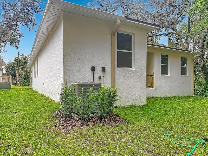Exterior details and patio area of a home in , Orlando (Image 3).